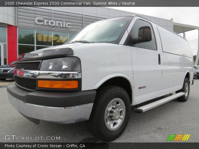 2005 Chevrolet Express 2500 Commercial Van in Summit White