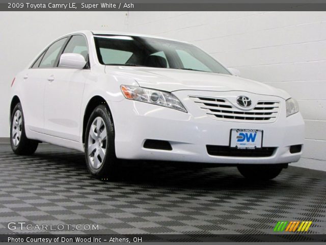 2009 Toyota Camry LE in Super White