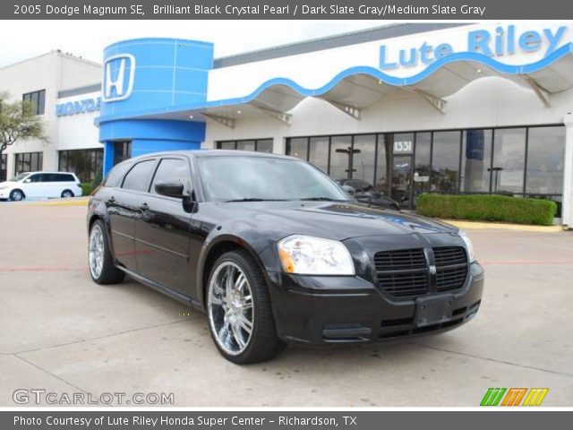 2005 Dodge Magnum SE in Brilliant Black Crystal Pearl