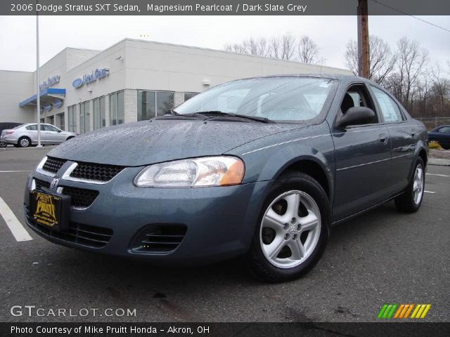 2006 Dodge Stratus SXT Sedan in Magnesium Pearlcoat