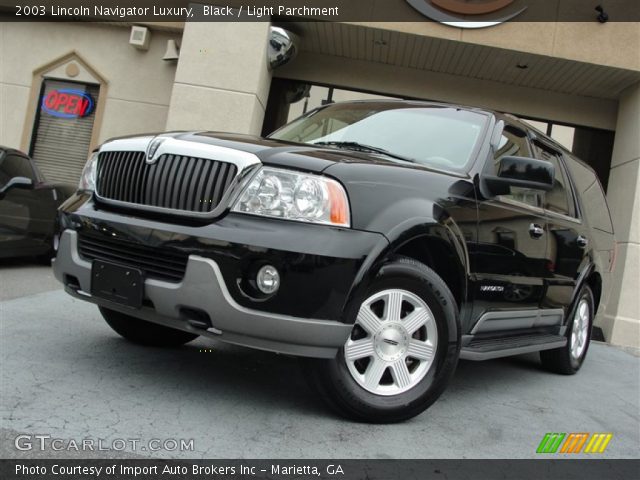 2003 Lincoln Navigator Luxury in Black