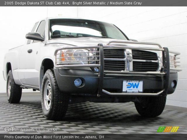 2005 Dodge Dakota ST Club Cab 4x4 in Bright Silver Metallic