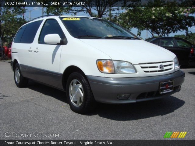 2002 Toyota Sienna XLE in Super White