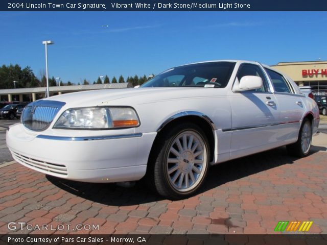 2004 Lincoln Town Car Signature in Vibrant White