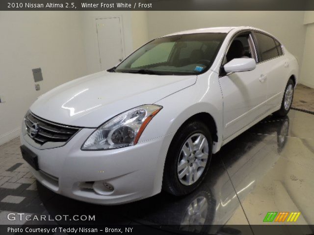 2010 Nissan Altima 2.5 in Winter Frost White