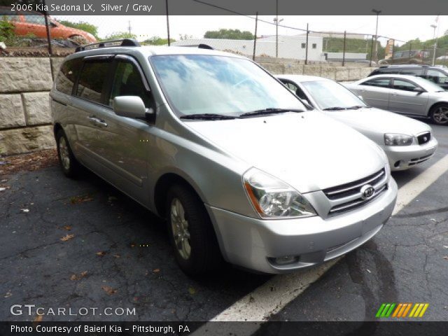 2006 Kia Sedona LX in Silver