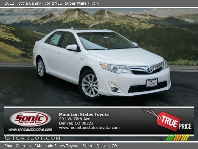 2012 Toyota Camry Hybrid XLE in Super White