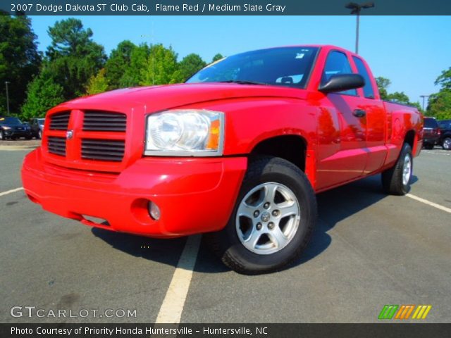 2007 Dodge Dakota ST Club Cab in Flame Red