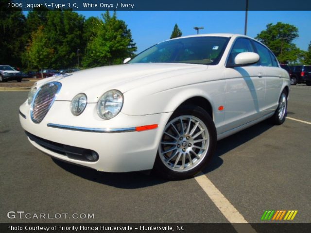 2006 Jaguar S-Type 3.0 in White Onyx