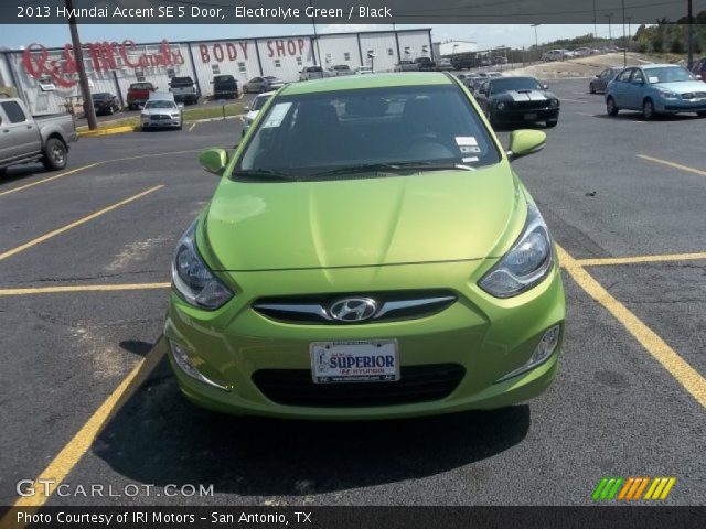 2013 Hyundai Accent SE 5 Door in Electrolyte Green