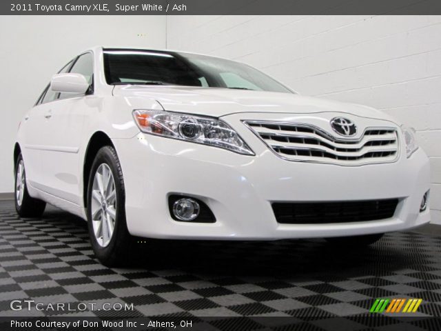 2011 Toyota Camry XLE in Super White