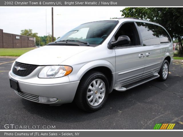 2002 Chrysler Town & Country LXi in Bright Silver Metallic