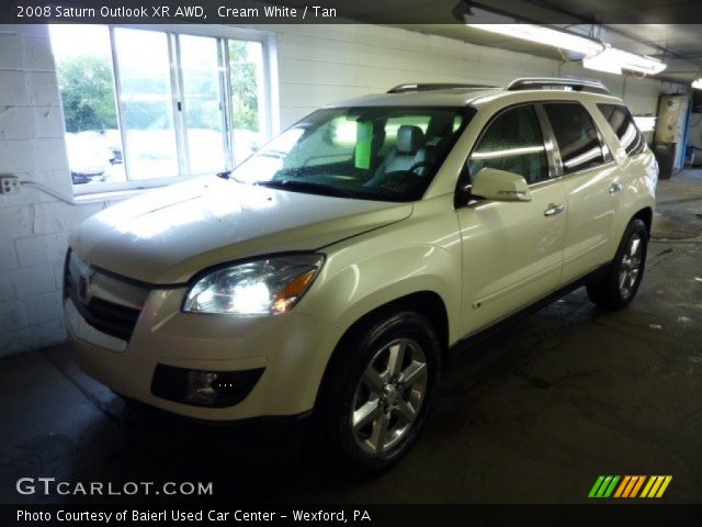 2008 Saturn Outlook XR AWD in Cream White