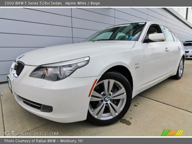2009 BMW 5 Series 528xi Sedan in Alpine White