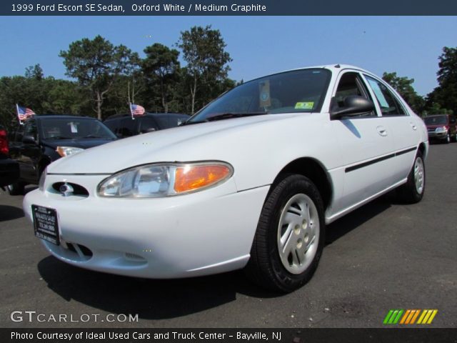 1999 Ford Escort SE Sedan in Oxford White