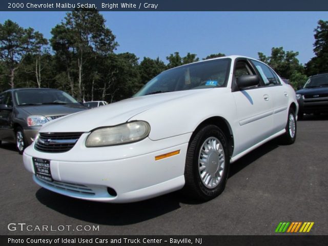 2000 Chevrolet Malibu Sedan in Bright White