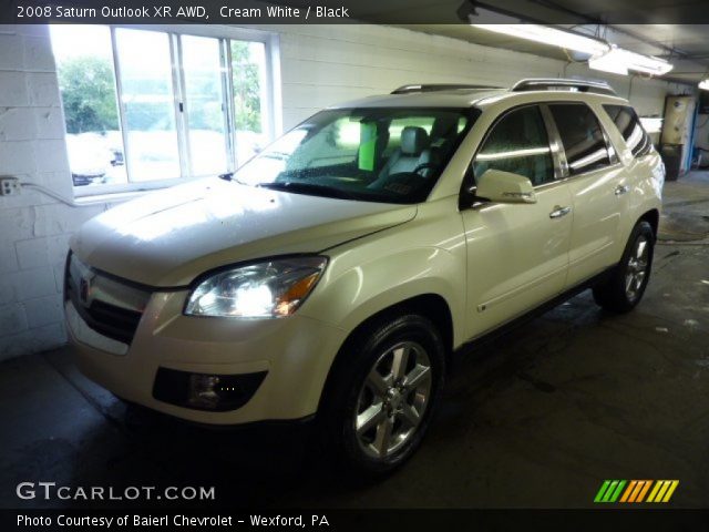 2008 Saturn Outlook XR AWD in Cream White