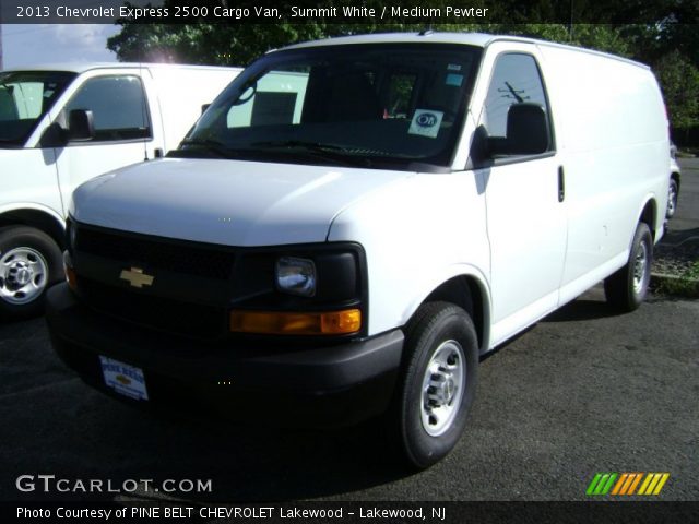 2013 Chevrolet Express 2500 Cargo Van in Summit White