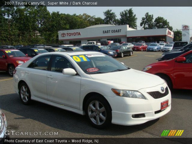 2007 Toyota Camry SE in Super White