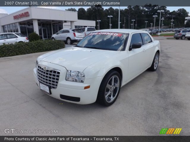 2007 Chrysler 300  in Cool Vanilla