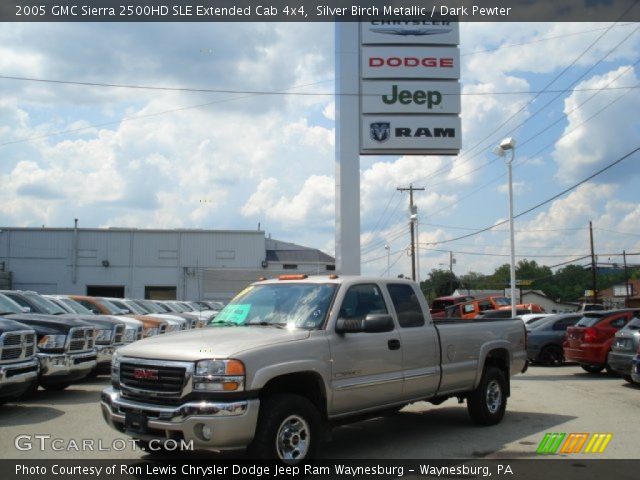 2005 GMC Sierra 2500HD SLE Extended Cab 4x4 in Silver Birch Metallic