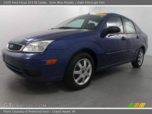 2005 Ford Focus ZX4 SE Sedan in Sonic Blue Metallic