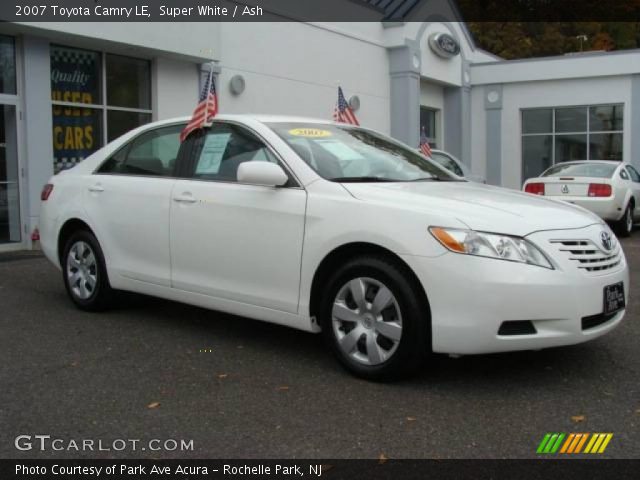 2007 Toyota Camry LE in Super White
