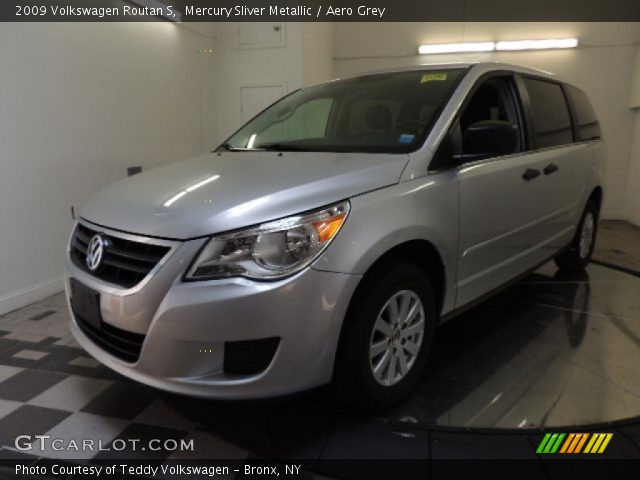 2009 Volkswagen Routan S in Mercury Sliver Metallic