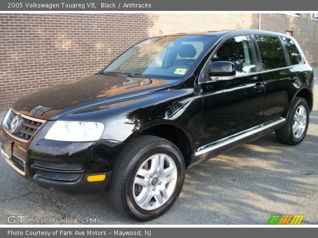 2005 Volkswagen Touareg V8 in Black