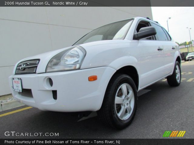 2006 Hyundai Tucson GL in Nordic White