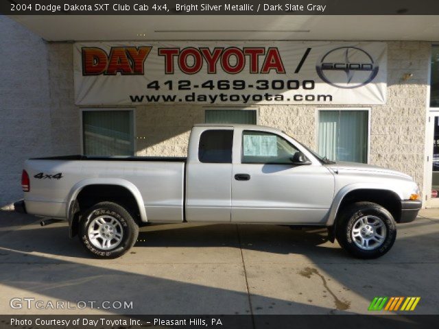 2004 Dodge Dakota SXT Club Cab 4x4 in Bright Silver Metallic