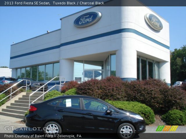2013 Ford Fiesta SE Sedan in Tuxedo Black