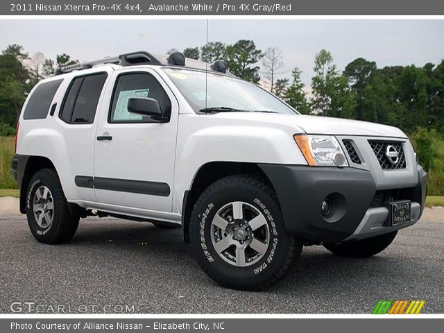 2011 Nissan Xterra Pro-4X 4x4 in Avalanche White
