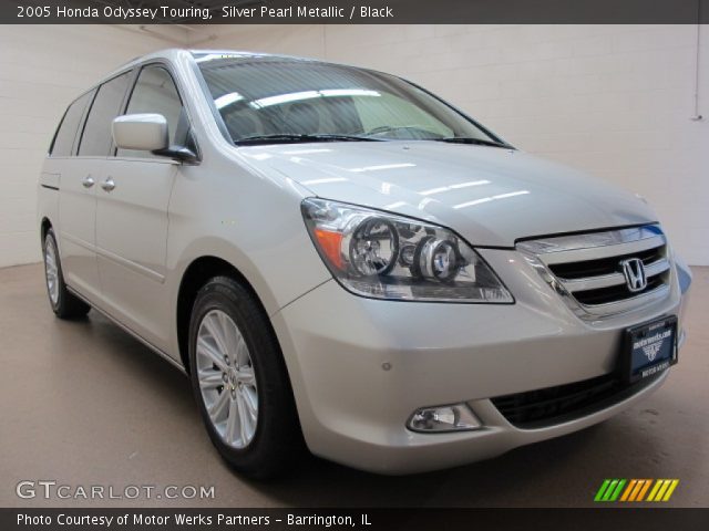 2005 Honda Odyssey Touring in Silver Pearl Metallic
