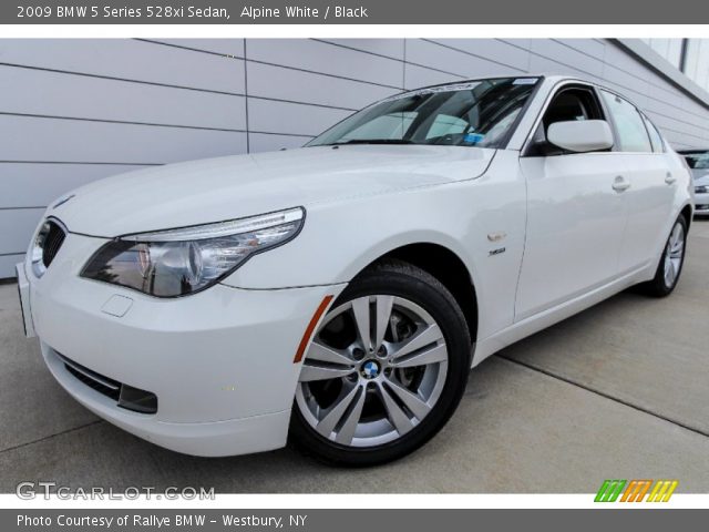 2009 BMW 5 Series 528xi Sedan in Alpine White