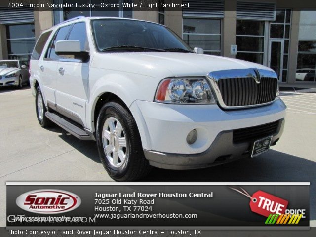 2004 Lincoln Navigator Luxury in Oxford White