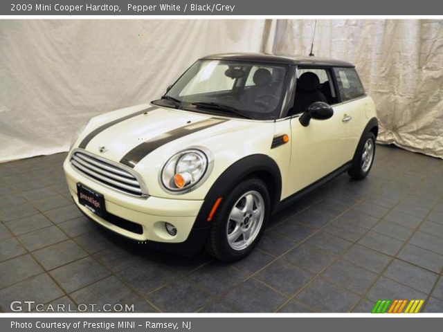 2009 Mini Cooper Hardtop in Pepper White