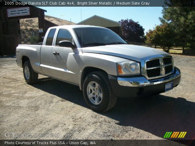 2005 Dodge Dakota SLT Club Cab 4x4 in Bright Silver Metallic