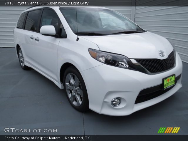 2013 Toyota Sienna SE in Super White