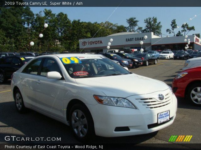 2009 Toyota Camry LE in Super White