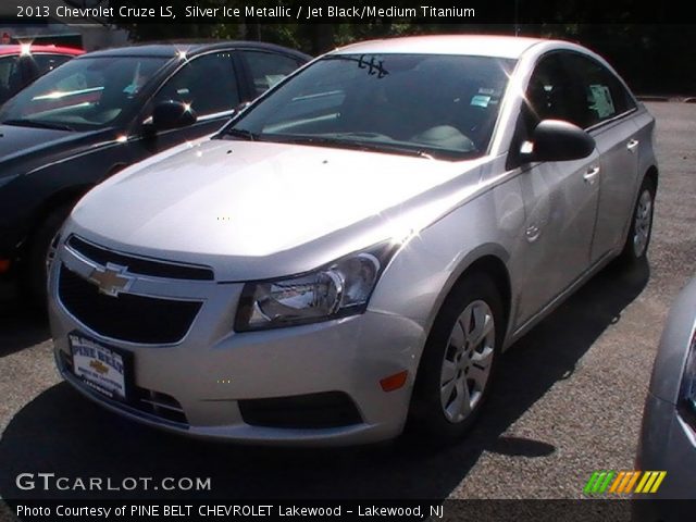 2013 Chevrolet Cruze LS in Silver Ice Metallic