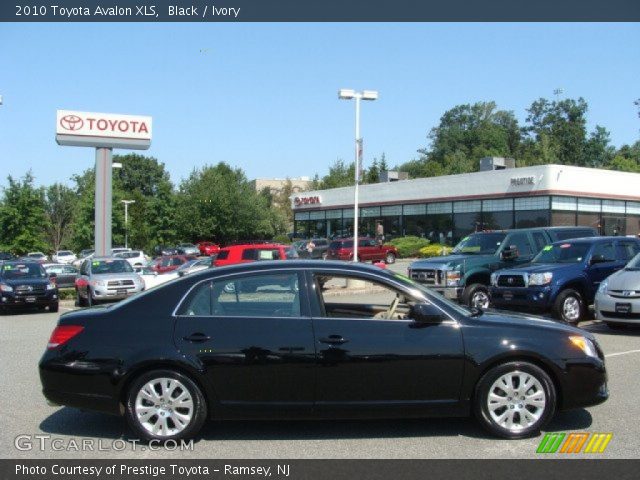 2010 Toyota Avalon XLS in Black