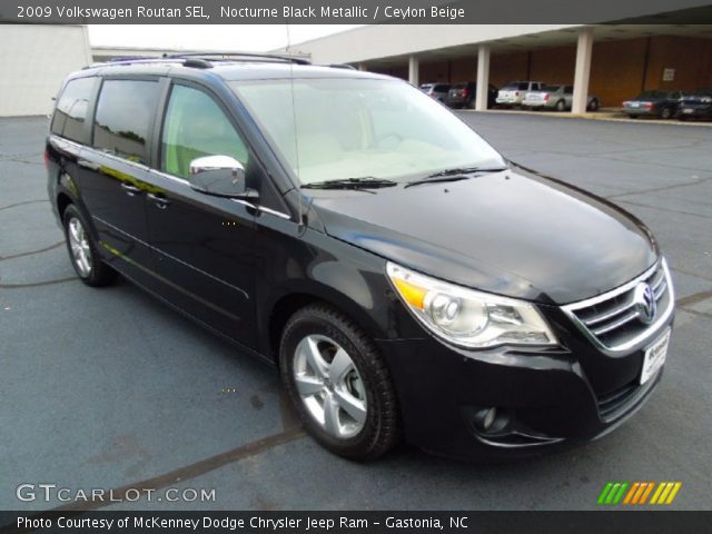 2009 Volkswagen Routan SEL in Nocturne Black Metallic