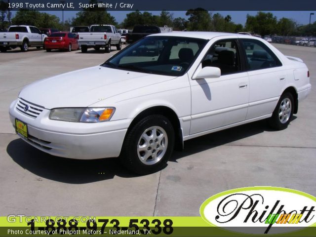 1998 Toyota Camry LE in Super White