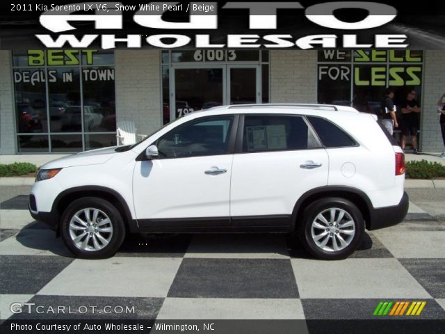 2011 Kia Sorento LX V6 in Snow White Pearl