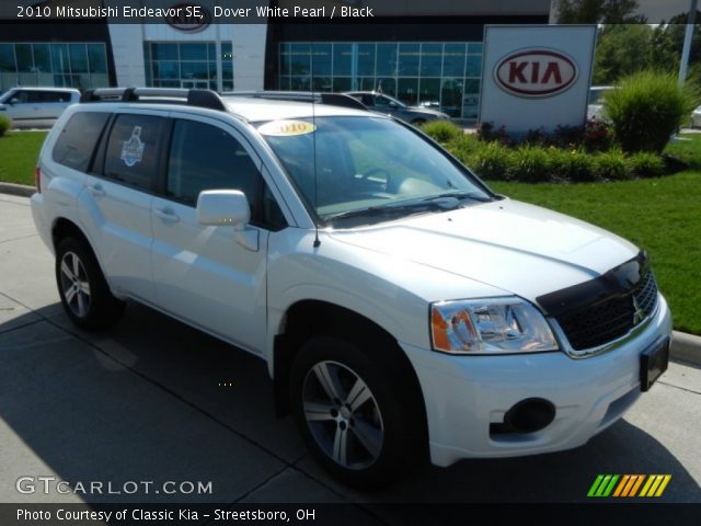 2010 Mitsubishi Endeavor SE in Dover White Pearl
