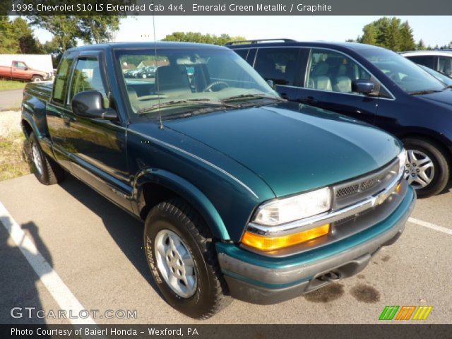 1998 Chevrolet S10 LS Extended Cab 4x4 in Emerald Green Metallic
