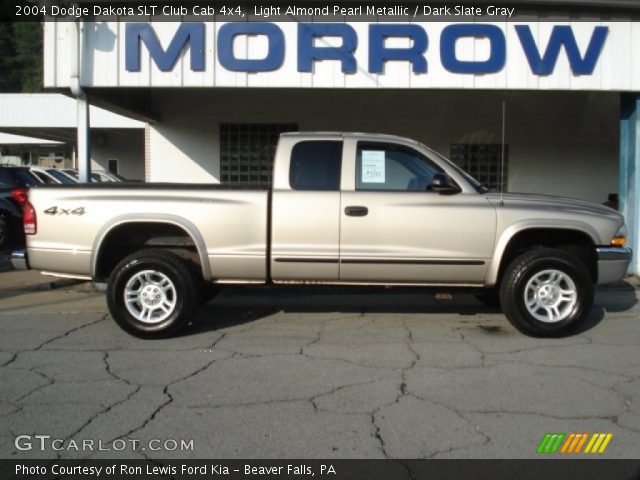 2004 Dodge Dakota SLT Club Cab 4x4 in Light Almond Pearl Metallic