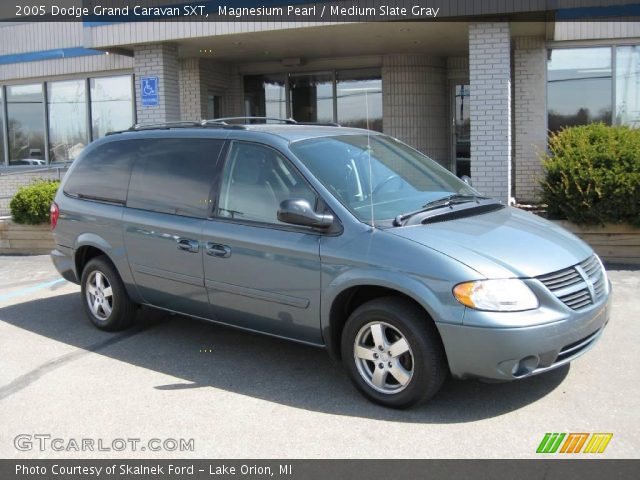 2005 Dodge Grand Caravan SXT in Magnesium Pearl
