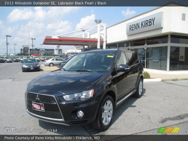 2013 Mitsubishi Outlander SE in Labrador Black Pearl